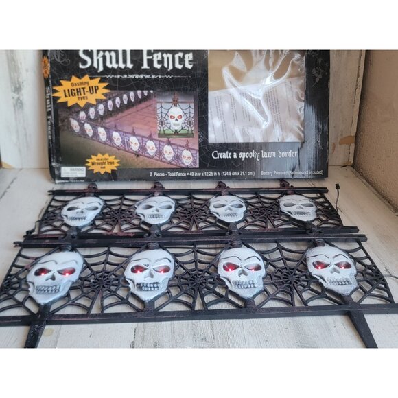 Gothic skull fence light up Halloween prop lawn decor home - Picture 1 of 10